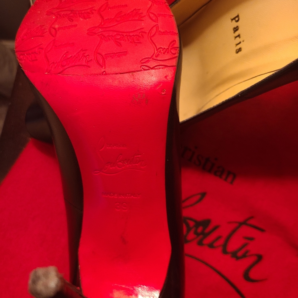 ❤❤SOLD❤❤  Christian Louboutin heels